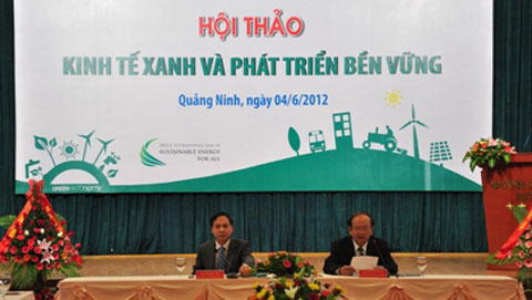 Thứ trưởng kiêm Tổng cục trưởng Bùi Cách Tuyến phát biểu tại hội nghị Kinh tế xanh